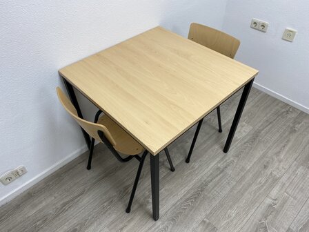 Kantineset: Tafel 80x80 + 2 stoelen