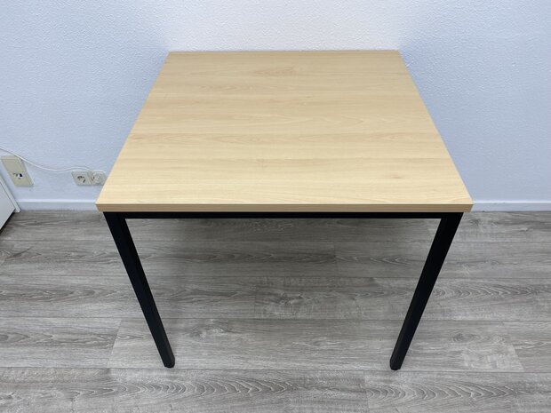 Kantineset: Tafel 80x80 + 2 stoelen